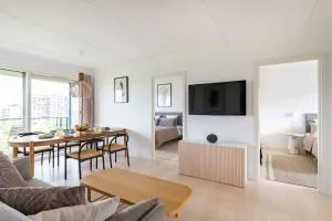 Stylish 3BR Flat w Two Balconies - Søvang