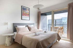 Stylish 3BR Apartment w Two Balconies