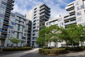 Stylish 3BR Apartment w Two Balconies