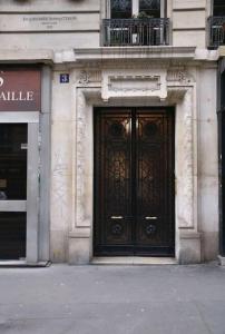 Sorbonne notre Dame Joli Nid Calme Clair type Cabine pied Notre Dame