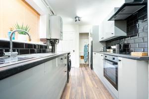 One Bedroom Apartment by Brookland Stays Serviced Accommodation Short Lets London with Free WiFi