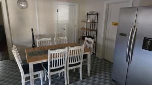 Central to town - Vintage and cosy entire home