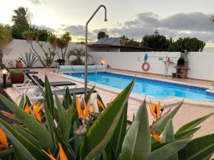 "Our Soleada" Villa cosy and flowery, heated pool