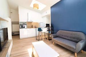 Bright and fully equipped studio