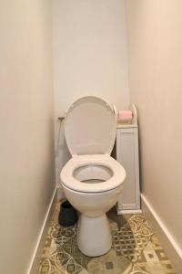 Bright and fully equipped studio