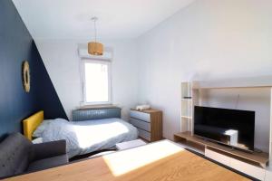 Bright and fully equipped studio