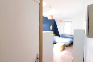 Bright and fully equipped studio