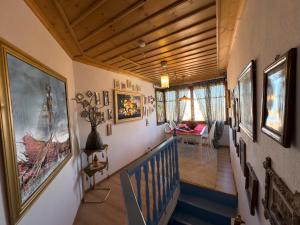 Renovated Old Manor House With Yard