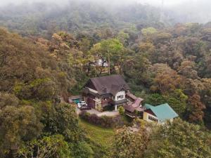 Munnar Tea Estate Cottage and Resort - Away From City Hustle