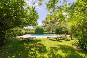 Maisons de vacances gite de bervic avec piscine : Maison 4 Chambres