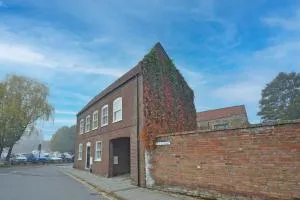 Chapel Houses, A collection of three townhouses A central collection that sleeps 10 - Clenchwarton