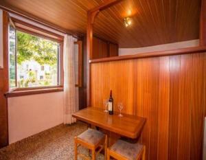 Apartments and Room Anita