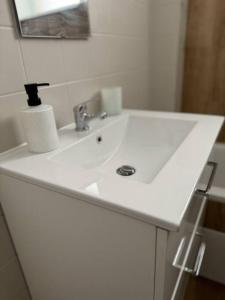 Appartement proche place de la réau calme