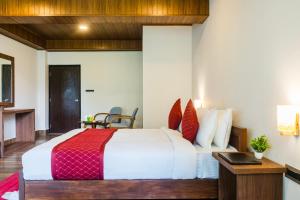 Sparrow Cherry Resort 2 min walk To MG Marg