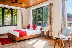 Sparrow Cherry Resort 2 min walk To MG Marg