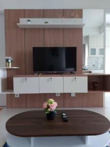 PaRes Apt 2BR Unit 2 by eRJe