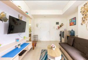 PaRes Apt 2BR Unit 2 by eRJe