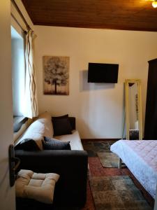 Effrosini Stonehouse center Portaria