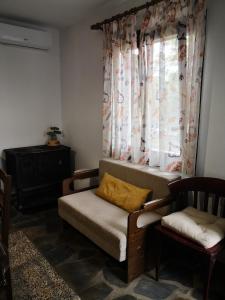 Effrosini Stonehouse center Portaria