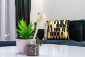 Emaza Lux 2 Bedroom Stylish Modern Apartment at Mi Vida, Swimming Pool & Gym