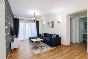 Emaza Lux 2 Bedroom Stylish Modern Apartment at Mi Vida, Swimming Pool & Gym