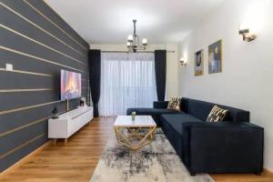 Emaza Lux 2 Bedroom Stylish Modern Apartment at Mi Vida, Swimming Pool & Gym