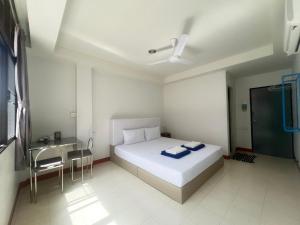 Vonden Garden by Merry V