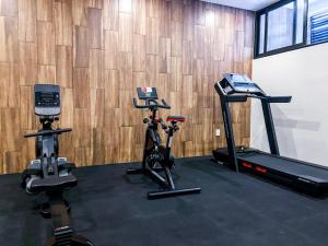 Shiny Studio on 5th Ave with Pool and Gym Steps to Beach