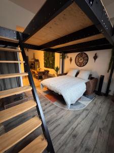 Appartements Manhattan Loft - centre - 5 mn a pied gare - parking prive - patio : photos des chambres