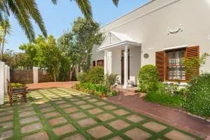 Meerendal Cottage-Affordable Luxury-Private Garden with Pool & Hot Tub - Bothasig