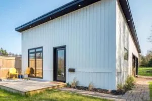Modern Country Guesthouse with water view - Tracadie