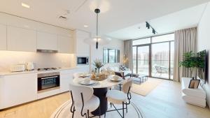 Palace Residence - Chic Two Bed with Creek View