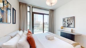 Palace Residence - Chic Two Bed with Creek View