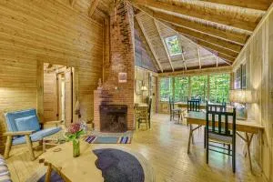 Rustic Cabin with Squam Lake Access and Fireplace! - 阿什兰