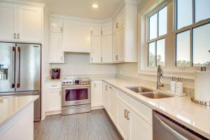 Walk to Beach Oceanfront Home with Outdoor Kitchen