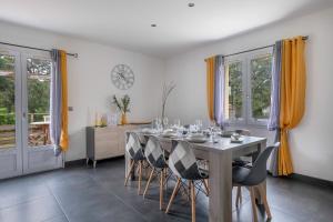 Maisons de vacances Maison pour 6 a 900m de la plage : photos des chambres