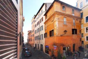 Coliseum cozy flat