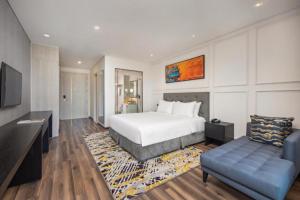 Phòng Deluxe hướng biển giường đôi (Deluxe Double Room with Sea View)