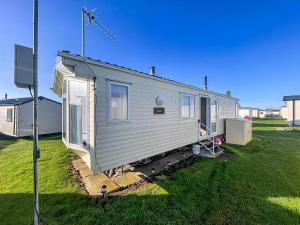 Homely 6 Berth Caravan For Hire By The Beach At California Cliffs Ref 50006F