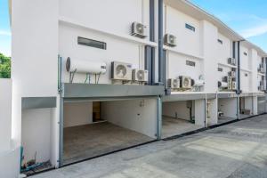 Beach Walk Condo 3br in Replay residence