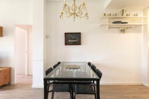 Cozy Apartment near Fira Gran Via with AC