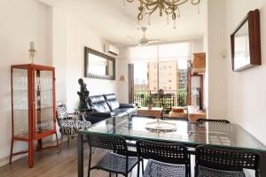 Cozy Apartment near Fira Gran Via with AC