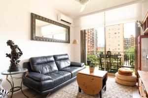 Cozy Apartment near Fira Gran Via with AC