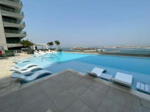 Vacationer Holiday Homes I 2 Bedroom with Partial Sea View I Beach Vista 2