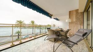 Appartement Antibes terrasse en front de mer