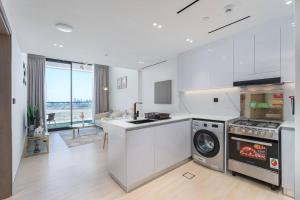 Luxurious 1-Bedroom Oasis l Binghatti Corner, JVC