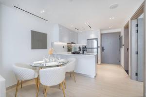Luxurious 1-Bedroom Oasis l Binghatti Corner, JVC