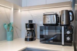 Luxurious 1-Bedroom Oasis l Binghatti Corner, JVC