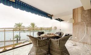Appartement Antibes terrasse en front de mer