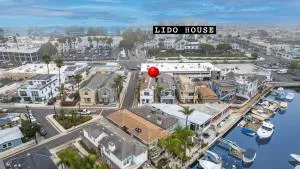 Steps to Lido Village and the Marina Heart of Lido Island WITH PARKING - Corona del Mar